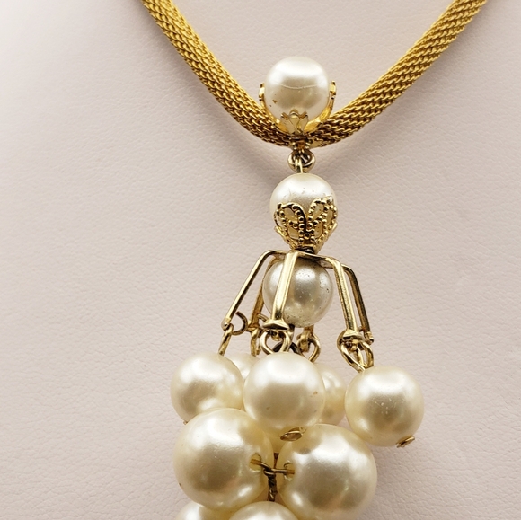 Pearl Grape Cluster On Hold Mesh Chain - Picture 5 of 6